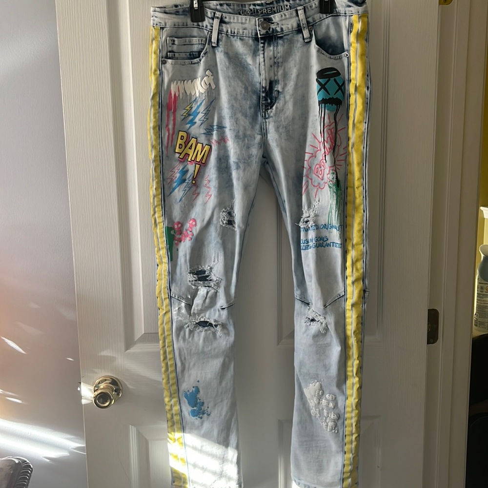 Rue 21 Graphic graffiti Distress Skinny Supreme Flex size 38/32